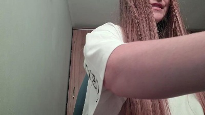 Evasapples2025 live cam on Cam4
