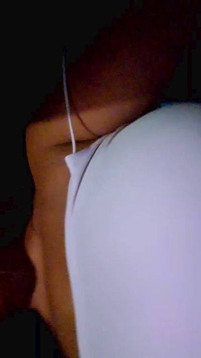 Evasapples2025 live cam on Cam4