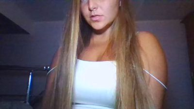 Evasapples2025 live cam on Cam4