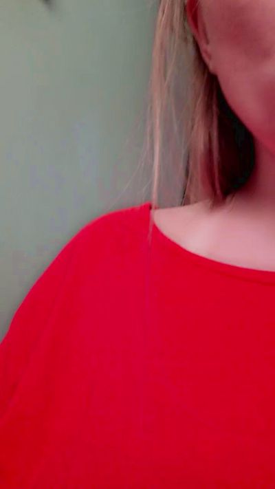 Evasapples2025 live cam on Cam4