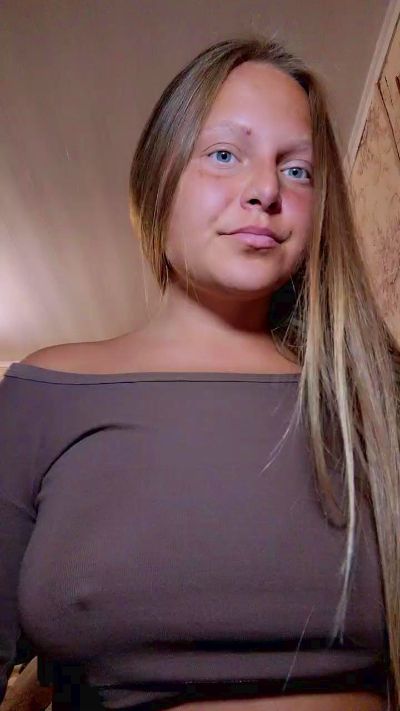 Evasapples2025 live cam on Cam4