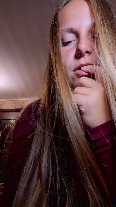 Evasapples2025 live cam on Cam4
