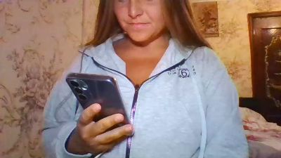 Evasapples2025 live cam on Cam4