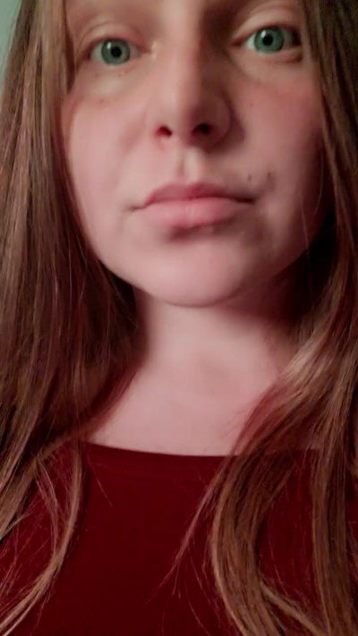 Evasapples2025 live cam on Cam4