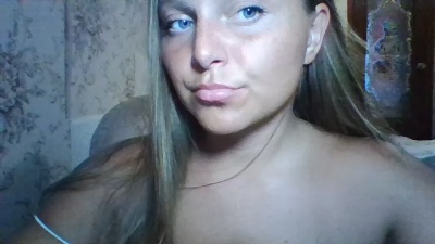 Evasapples2025 live cam on Cam4