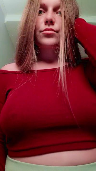 Evasapples2025 live cam on Cam4