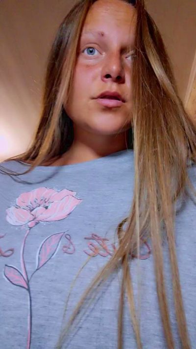 Evasapples2025 live cam on Cam4