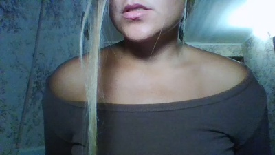 Evasapples2025 live cam on Cam4