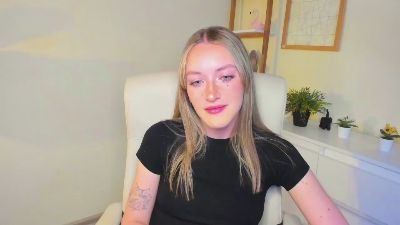 EvelynBlond live cam on Cam4