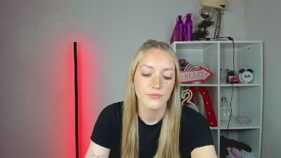 EvelynBlond live cam on Cam4