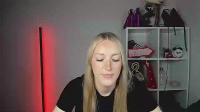 EvelynBlond live cam on Cam4
