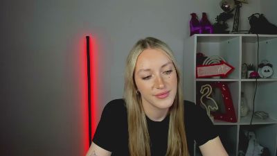 EvelynBlond live cam on Cam4