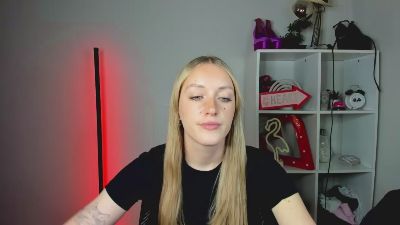 EvelynBlond live cam on Cam4