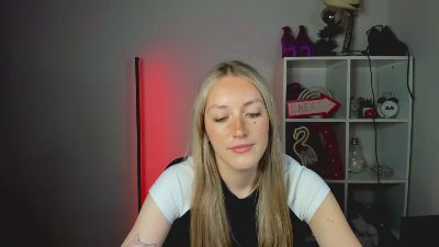 EvelynBlond live cam on Cam4