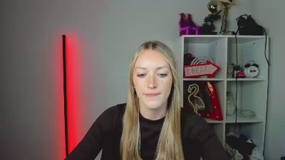 EvelynBlond live cam on Cam4