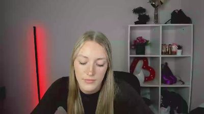 EvelynBlond live cam on Cam4