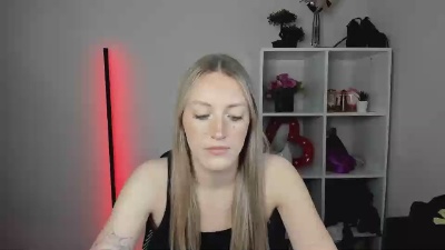 EvelynBlond live cam on Cam4