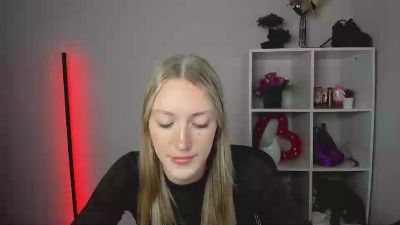 EvelynBlond live cam on Cam4