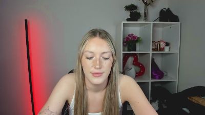 EvelynBlond live cam on Cam4