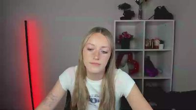 EvelynBlond live cam on Cam4