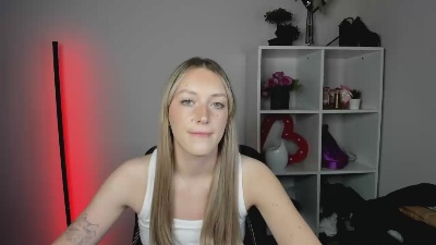 EvelynBlond live cam on Cam4