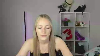 EvelynBlond live cam on Cam4