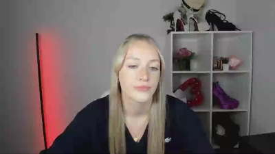 EvelynBlond live cam on Cam4