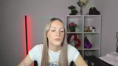 EvelynBlond live cam on Cam4