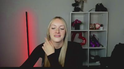 EvelynBlond live cam on Cam4