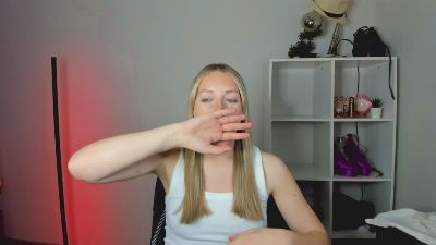 EvelynBlond live cam on Cam4