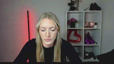 EvelynBlond live cam on Cam4