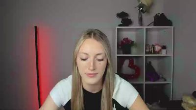 EvelynBlond live cam on Cam4