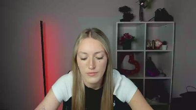 EvelynBlond live cam on Cam4