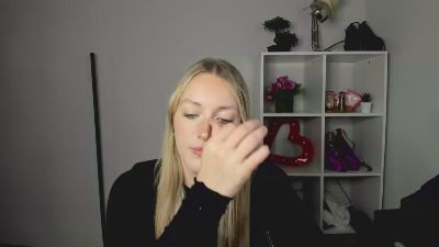 EvelynBlond live cam on Cam4