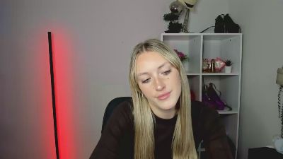 EvelynBlond live cam on Cam4