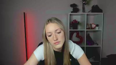 EvelynBlond live cam on Cam4