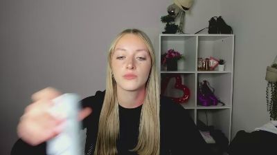 EvelynBlond live cam on Cam4