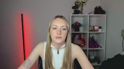 EvelynBlond live cam on Cam4