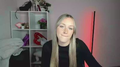 EvelynBlond live cam on Cam4