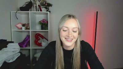 EvelynBlond live cam on Cam4