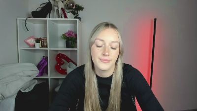 EvelynBlond live cam on Cam4