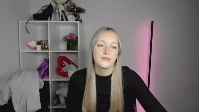 EvelynBlond live cam on Cam4