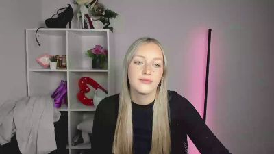 EvelynBlond live cam on Cam4
