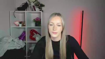 EvelynBlond live cam on Cam4