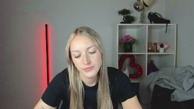 EvelynBlond live cam on Cam4