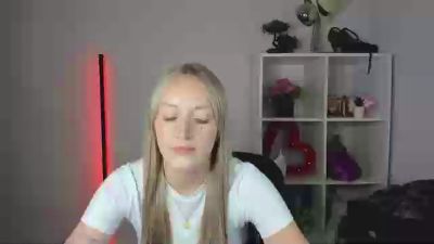 EvelynBlond live cam on Cam4