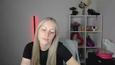 EvelynBlond live cam on Cam4