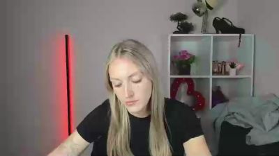 EvelynBlond live cam on Cam4