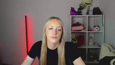 EvelynBlond live cam on Cam4