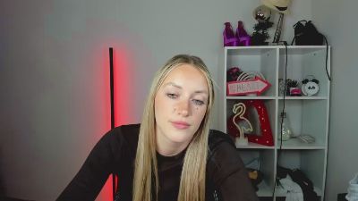 EvelynBlond live cam on Cam4